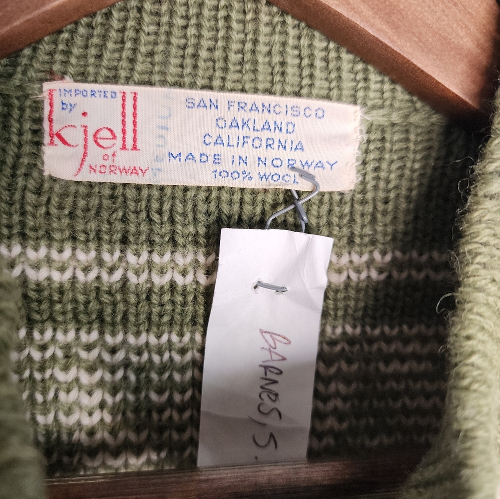 1960s Kjell of Norway Vintage Fair Isle Wool Sweater in Green and White Size M - Picture 7 of 7